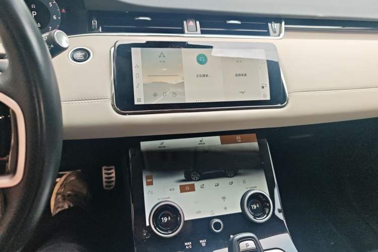 Used Land Rover Range Evoque 2023 Aurora L 249 PS Luxury Edition Audio And AC Panel