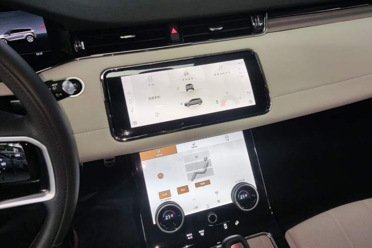 Used Land Rover Range Evoque 2023 Aurora L 249 PS Luxury Edition Audio And AC Panel