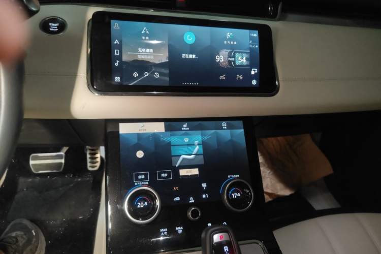 Used Land Rover Range Evoque 2023 Aurora L 249 PS Luxury Edition Audio And AC Panel