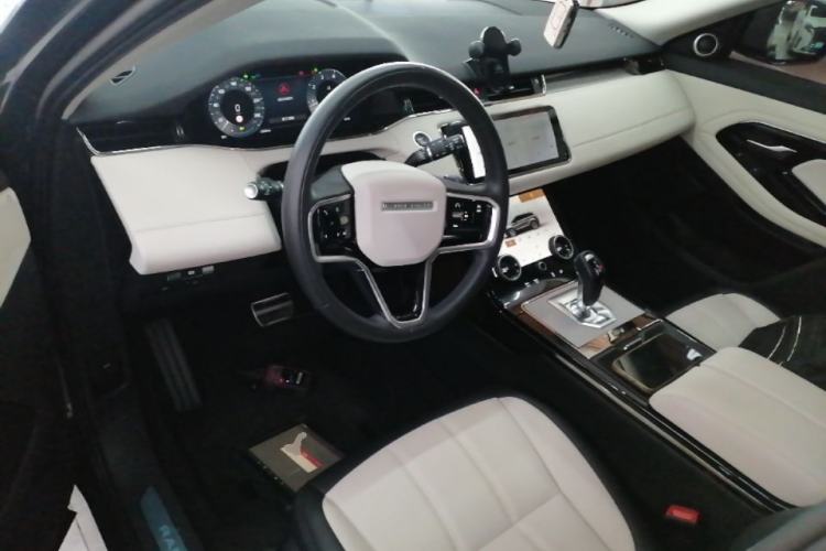 Used Land Rover Range Evoque 2023 Aurora L 249 PS Luxury Edition Center Console