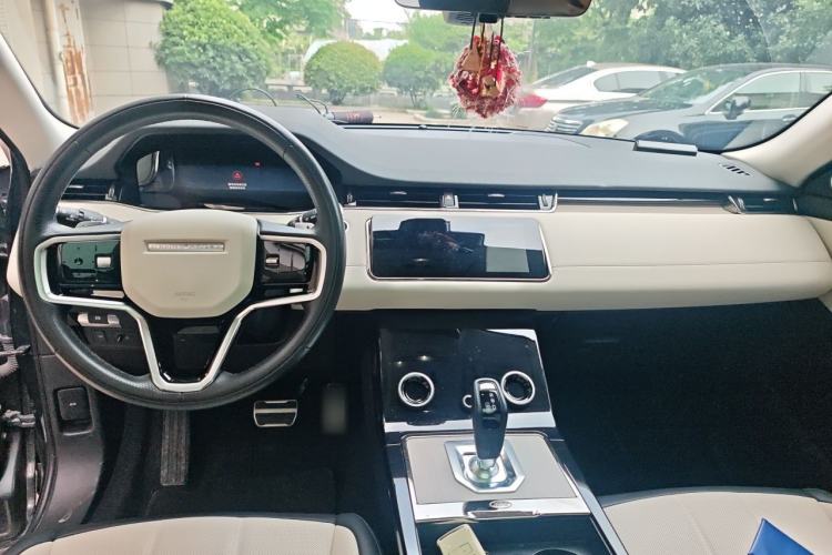 Used Land Rover Range Evoque 2023 Aurora L 249 PS Luxury Edition Center Console