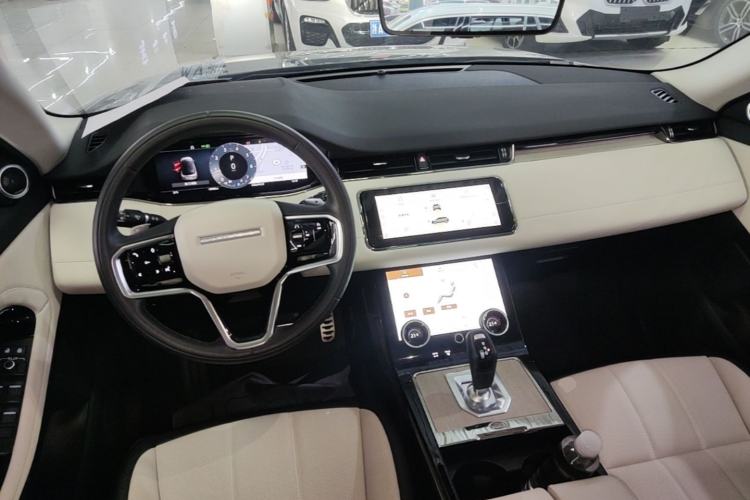 Used Land Rover Range Evoque 2023 Aurora L 249 PS Luxury Edition Center Console