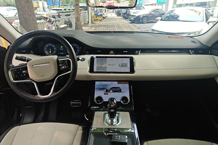 Used Land Rover Range Evoque 2023 Aurora L 249 PS Luxury Edition Center Console