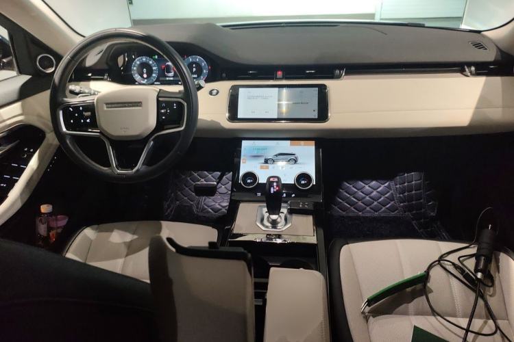 Used Land Rover Range Evoque 2023 Aurora L 249 PS Luxury Edition Center Console
