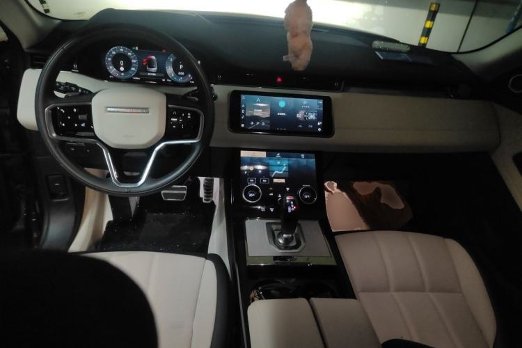 Used Land Rover Range Evoque 2023 Aurora L 249 PS Luxury Edition Center Console