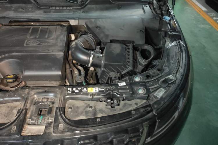 Used Land Rover Range Evoque 2023 Aurora L 249 PS Luxury Edition Engine Bay Left
