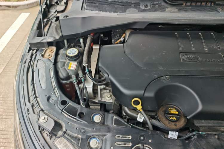 Used Land Rover Range Evoque 2023 Aurora L 249 PS Luxury Edition Engine Bay Right
