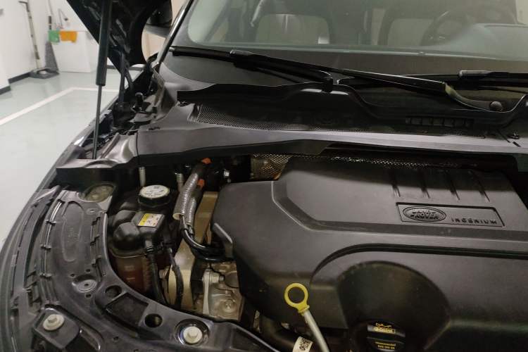 Used Land Rover Range Evoque 2023 Aurora L 249 PS Luxury Edition Engine Bay Right