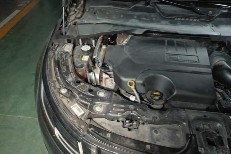 Used Land Rover Range Evoque 2023 Aurora L 249 PS Luxury Edition Engine Bay Right