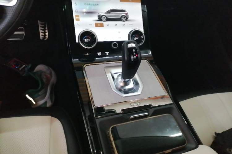 Used Land Rover Range Evoque 2023 Aurora L 249 PS Luxury Edition Gear Lever