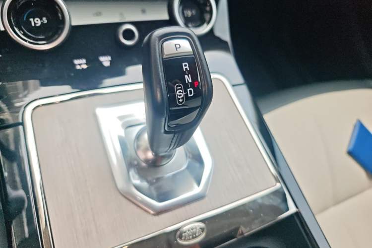 Used Land Rover Range Evoque 2023 Aurora L 249 PS Luxury Edition Gear Lever