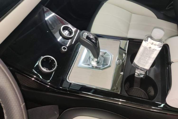 Used Land Rover Range Evoque 2023 Aurora L 249 PS Luxury Edition Gear Lever