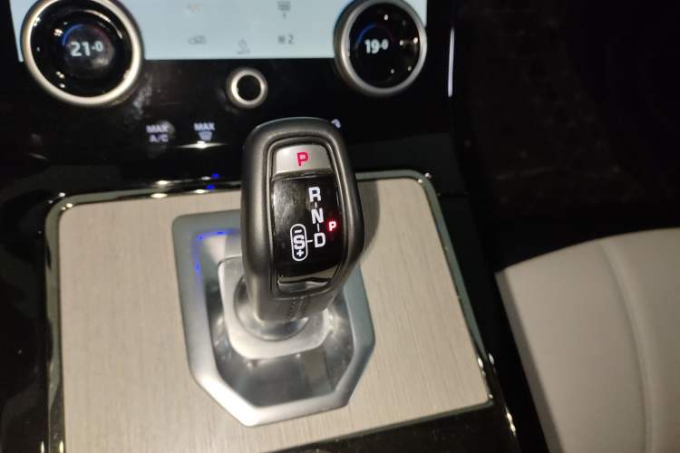 Used Land Rover Range Evoque 2023 Aurora L 249 PS Luxury Edition Gear Lever