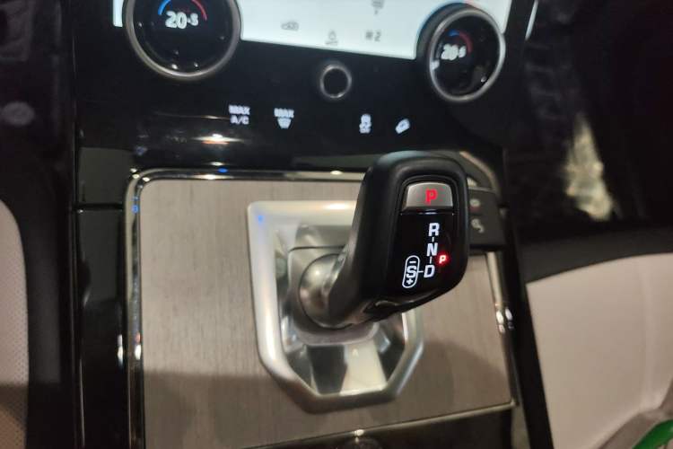 Used Land Rover Range Evoque 2023 Aurora L 249 PS Luxury Edition Gear Lever