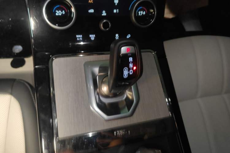 Used Land Rover Range Evoque 2023 Aurora L 249 PS Luxury Edition Gear Lever