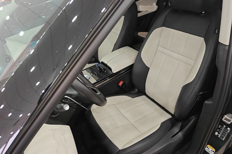 Used Land Rover Range Evoque 2023 Aurora L 249 PS Luxury Edition Left Front Seat