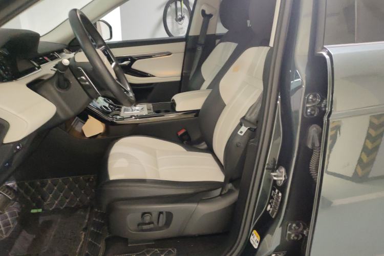 Used Land Rover Range Evoque 2023 Aurora L 249 PS Luxury Edition Left Front Seat