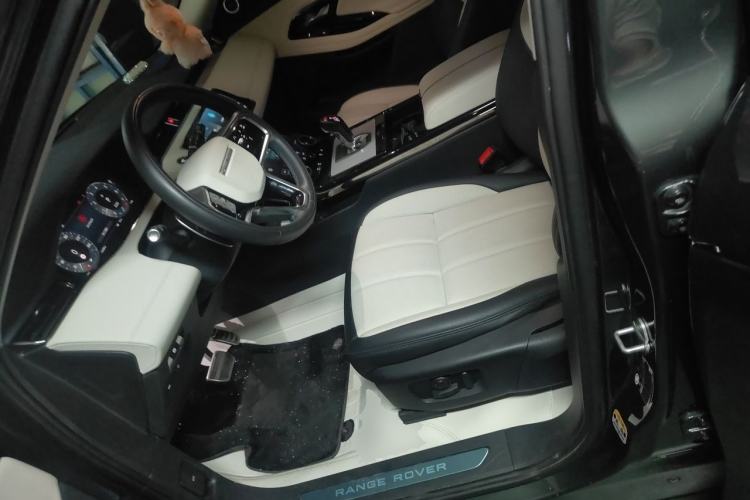 Used Land Rover Range Evoque 2023 Aurora L 249 PS Luxury Edition Left Front Seat