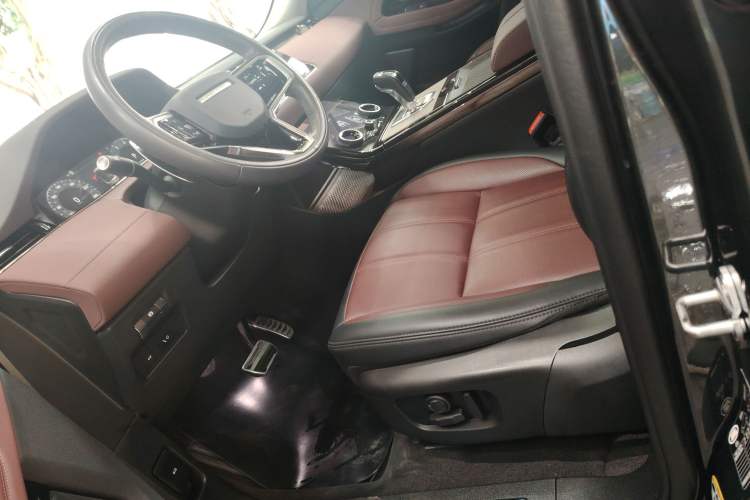 Used Land Rover Range Evoque 2023 Aurora L 249 PS Luxury Edition Left Front Seat
