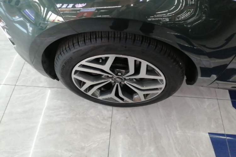 Used Land Rover Range Evoque 2023 Aurora L 249 PS Luxury Edition Left Front Wheel Hub
