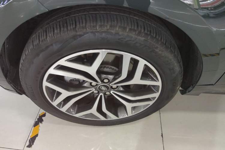 Used Land Rover Range Evoque 2023 Aurora L 249 PS Luxury Edition Left Front Wheel Hub