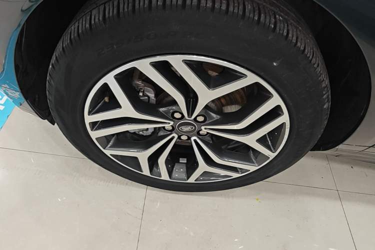 Used Land Rover Range Evoque 2023 Aurora L 249 PS Luxury Edition Left Front Wheel Hub