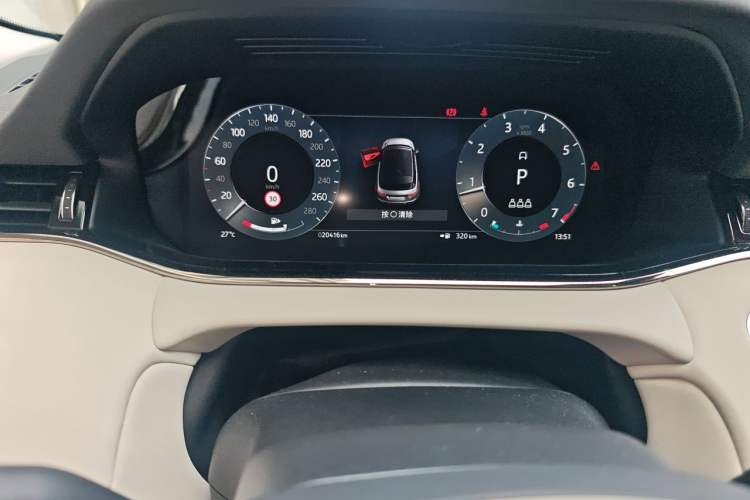 Used Land Rover Range Evoque 2023 Aurora L 249 PS Luxury Edition Odometer Close Up