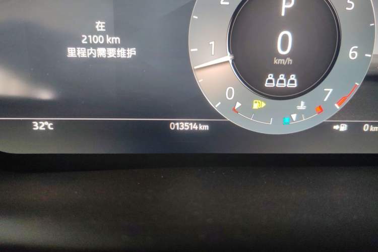 Used Land Rover Range Evoque 2023 Aurora L 249 PS Collins Antique Bronze Special Edition Odometer Close Up