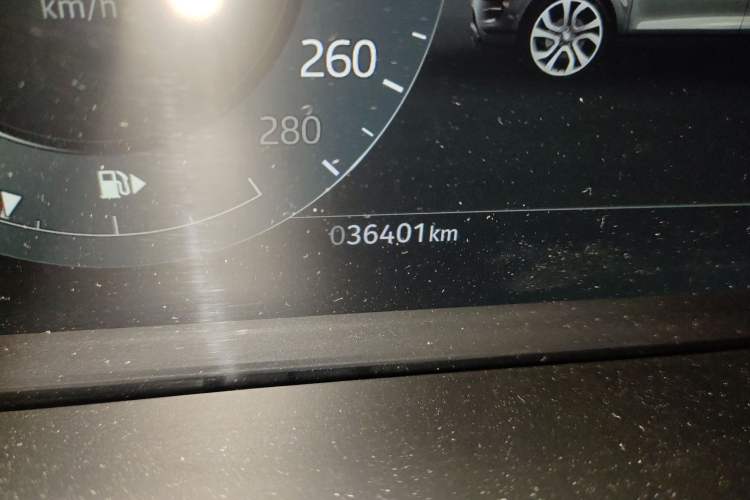 Used Land Rover Range Evoque 2023 Aurora L 249 PS Luxury Edition Odometer Close Up
