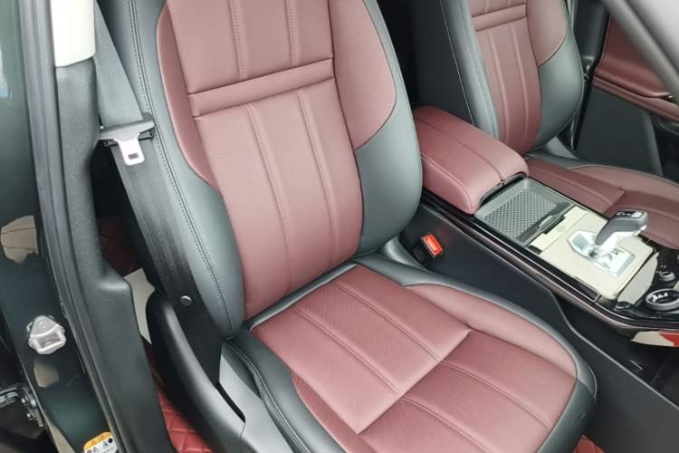 Used Land Rover Range Evoque 2023 Aurora L 249 PS Luxury Edition Right Front Seat