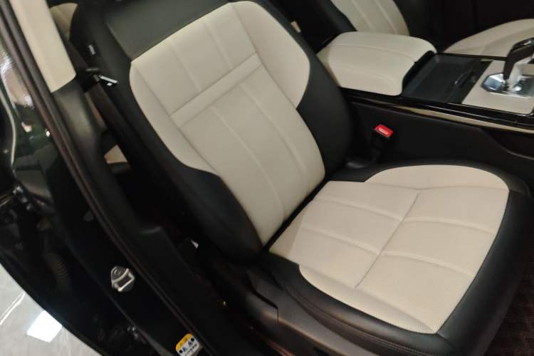Used Land Rover Range Evoque 2023 Aurora L 249 PS Luxury Edition Right Front Seat