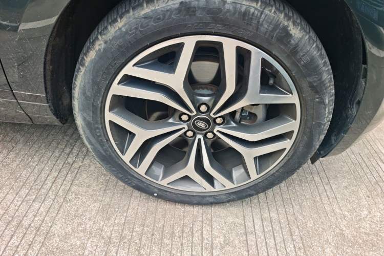 Used Land Rover Range Evoque 2023 Aurora L 249 PS Luxury Edition Right Front Wheel Hub