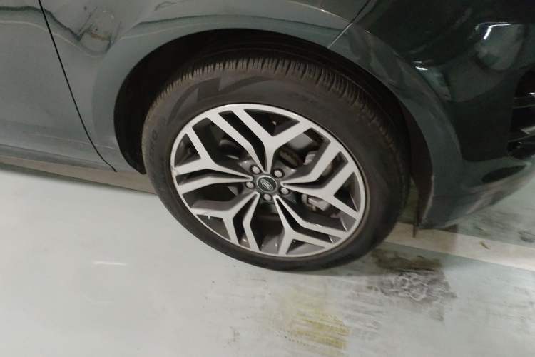 Used Land Rover Range Evoque 2023 Aurora L 249 PS Luxury Edition Right Front Wheel Hub