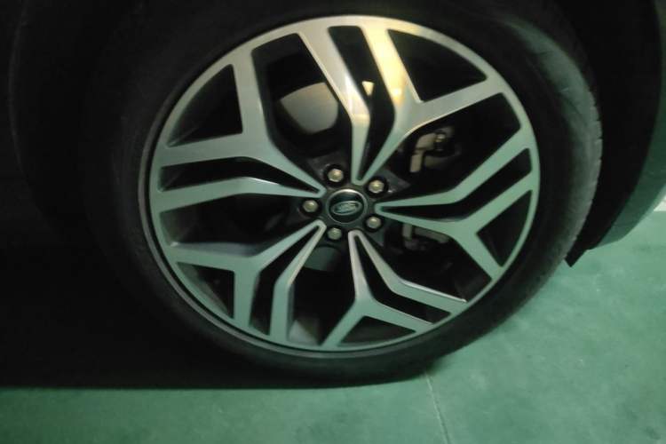 Used Land Rover Range Evoque 2023 Aurora L 249 PS Luxury Edition Right Front Wheel Hub