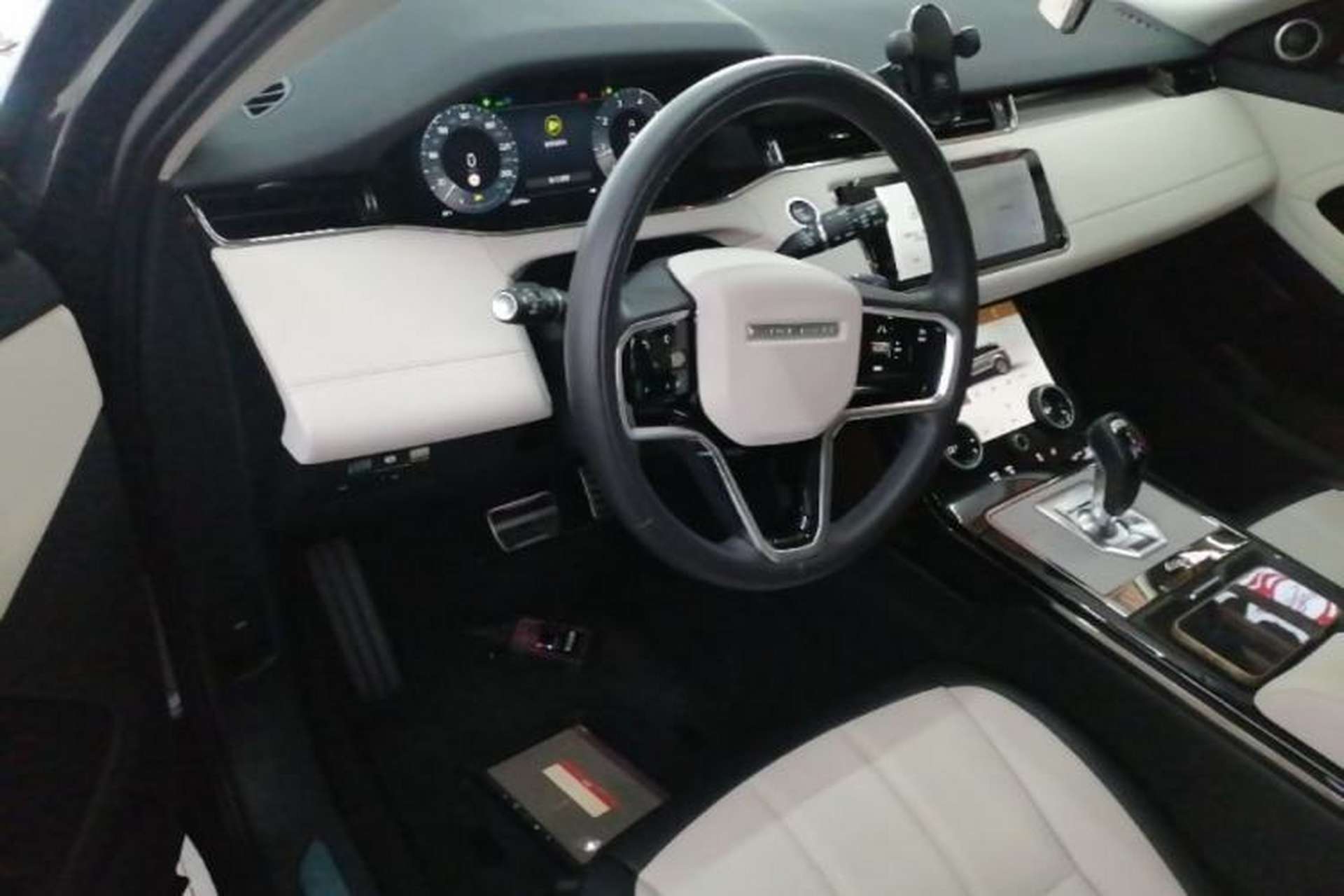 Used Land Rover Range Evoque 2023 Aurora L 249 PS Luxury Edition Steering Wheel