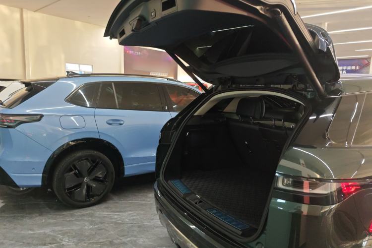 Used Land Rover Range Evoque 2023 Aurora L 249 PS Luxury Edition Trunk