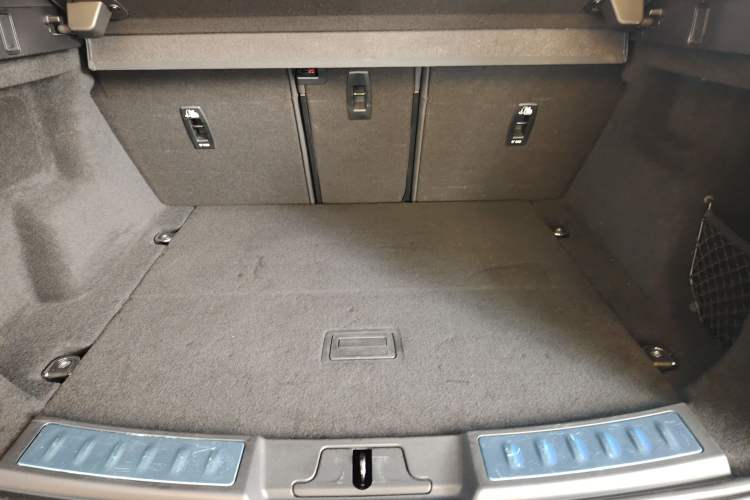 Used Land Rover Range Evoque 2023 Aurora L 249 PS Luxury Edition Trunk