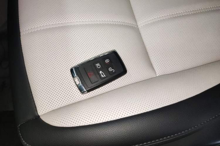 Used Land Rover Range Evoque 2023 Aurora L 249 PS Luxury Edition Vehicle Key