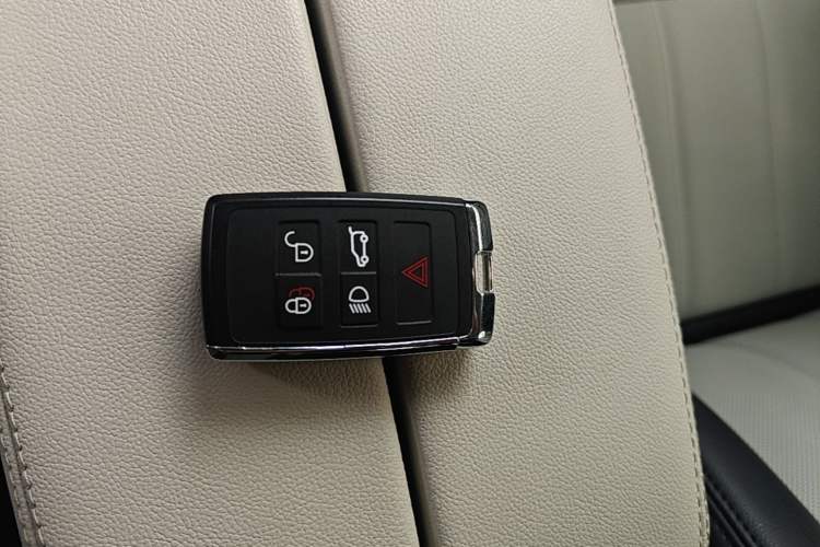Used Land Rover Range Evoque 2023 Aurora L 249 PS Luxury Edition Vehicle Key