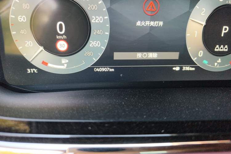 Used Land Rover Range Evoque 2023 Aurora L 249 PS Luxury Edition Odometer Close Up