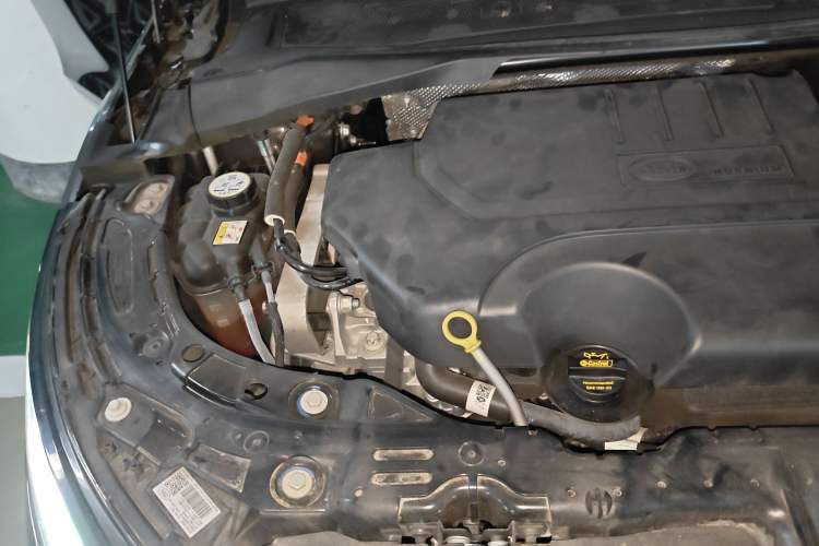 Used Land Rover Range Evoque 2023 Aurora L 249 PS Luxury Edition Engine Bay Right