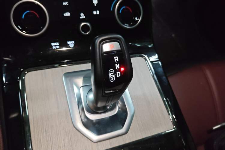 Used Land Rover Range Evoque 2023 Aurora L 249 PS Luxury Edition Gear Lever