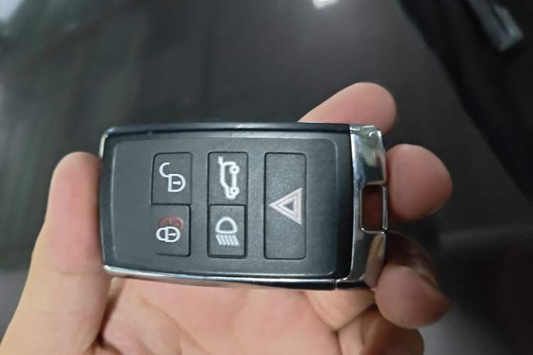 Used Land Rover Range Evoque 2023 Aurora L 249 PS Luxury Edition Vehicle Key