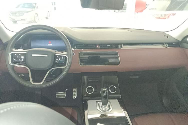 Used Land Rover Range Evoque 2023 Aurora L 249 PS Luxury Edition Center Console