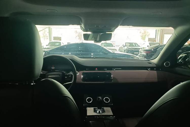 Used Land Rover Range Evoque 2023 Aurora L 249 PS Luxury Edition Center Console