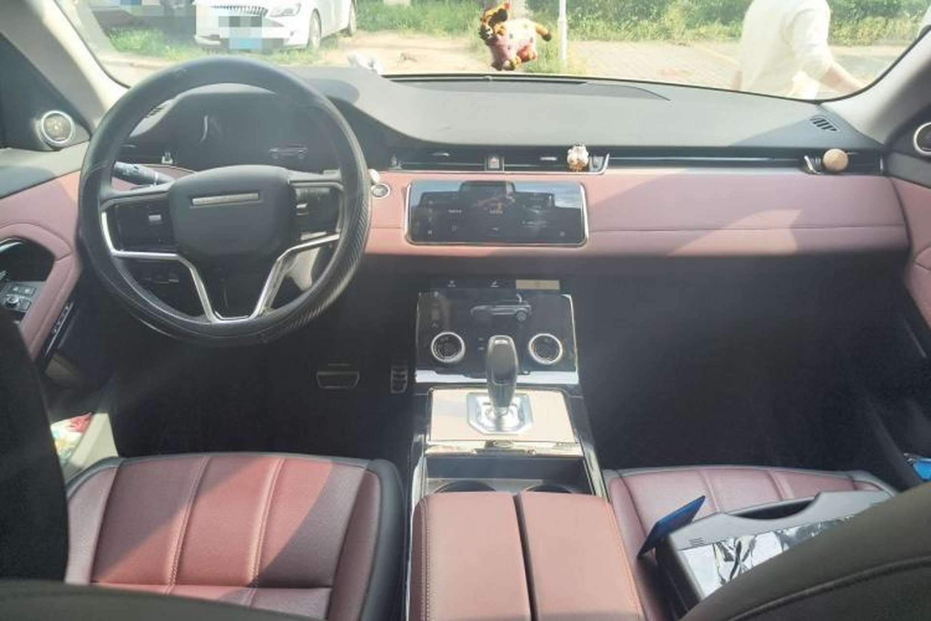 Used Land Rover Range Evoque 2023 Aurora L 249 PS Luxury Edition Center Console