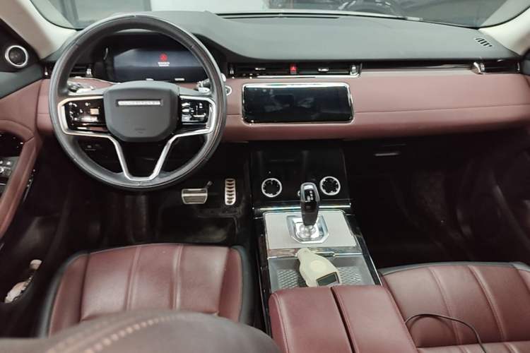 Used Land Rover Range Evoque 2023 Aurora L 249 PS Luxury Edition Center Console
