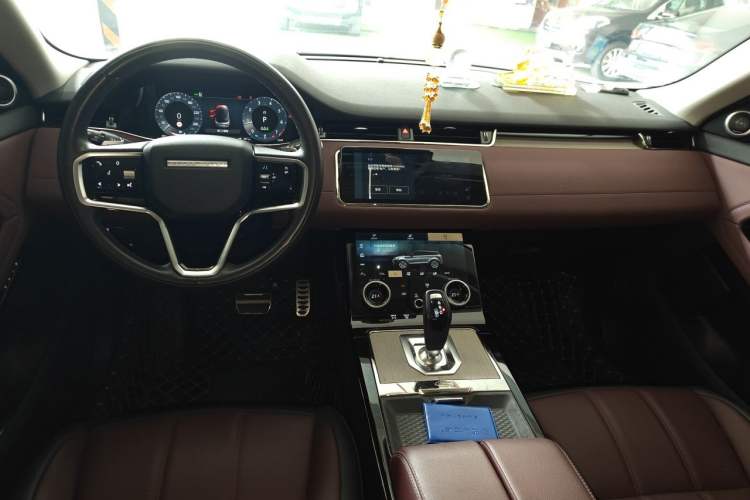 Used Land Rover Range Evoque 2023 Aurora L 249 PS Luxury Edition Center Console