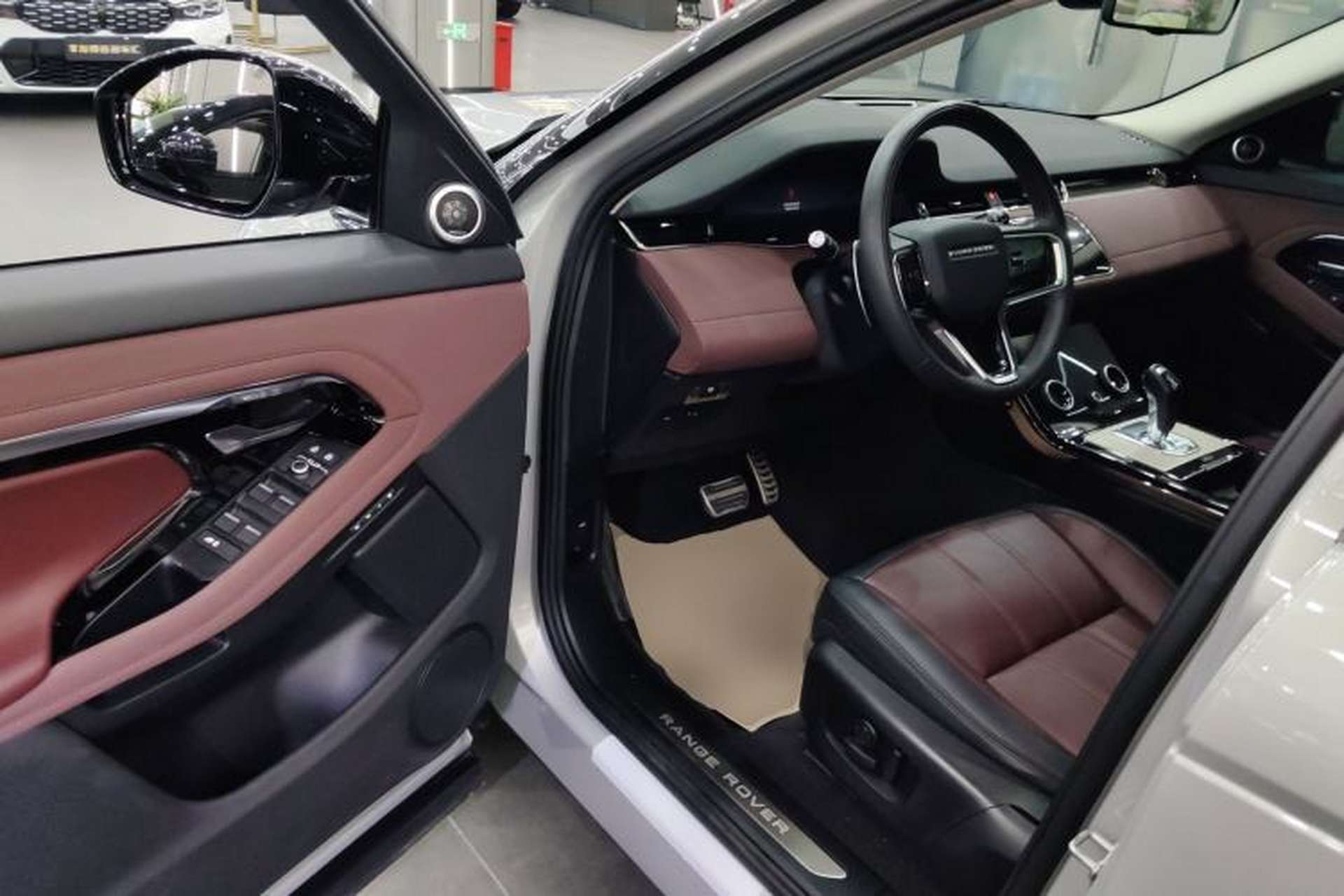 Used Land Rover Range Evoque 2023 Aurora L 249 PS Luxury Edition Driver Seat