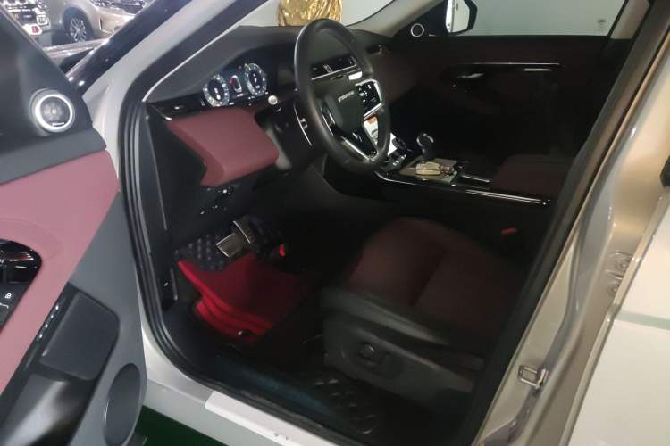 Used Land Rover Range Evoque 2023 Aurora L 249 PS Luxury Edition Driver Seat
